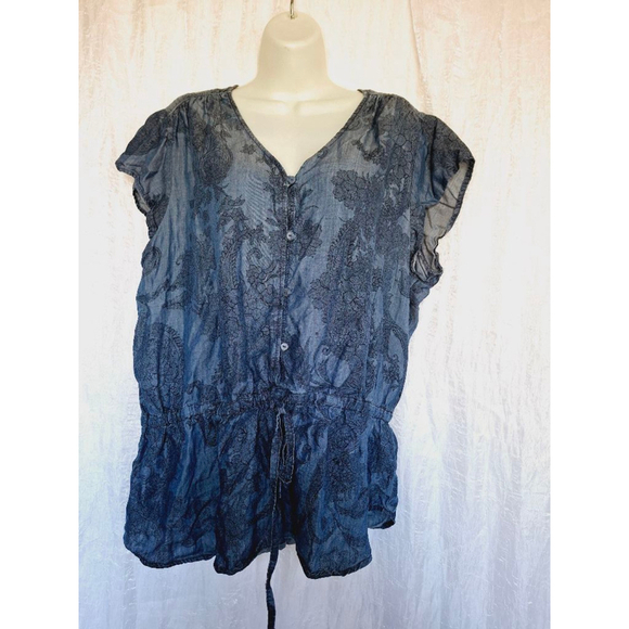 Liz Claiborne Tops - Liz Claiborne chambray floral XL Blue top